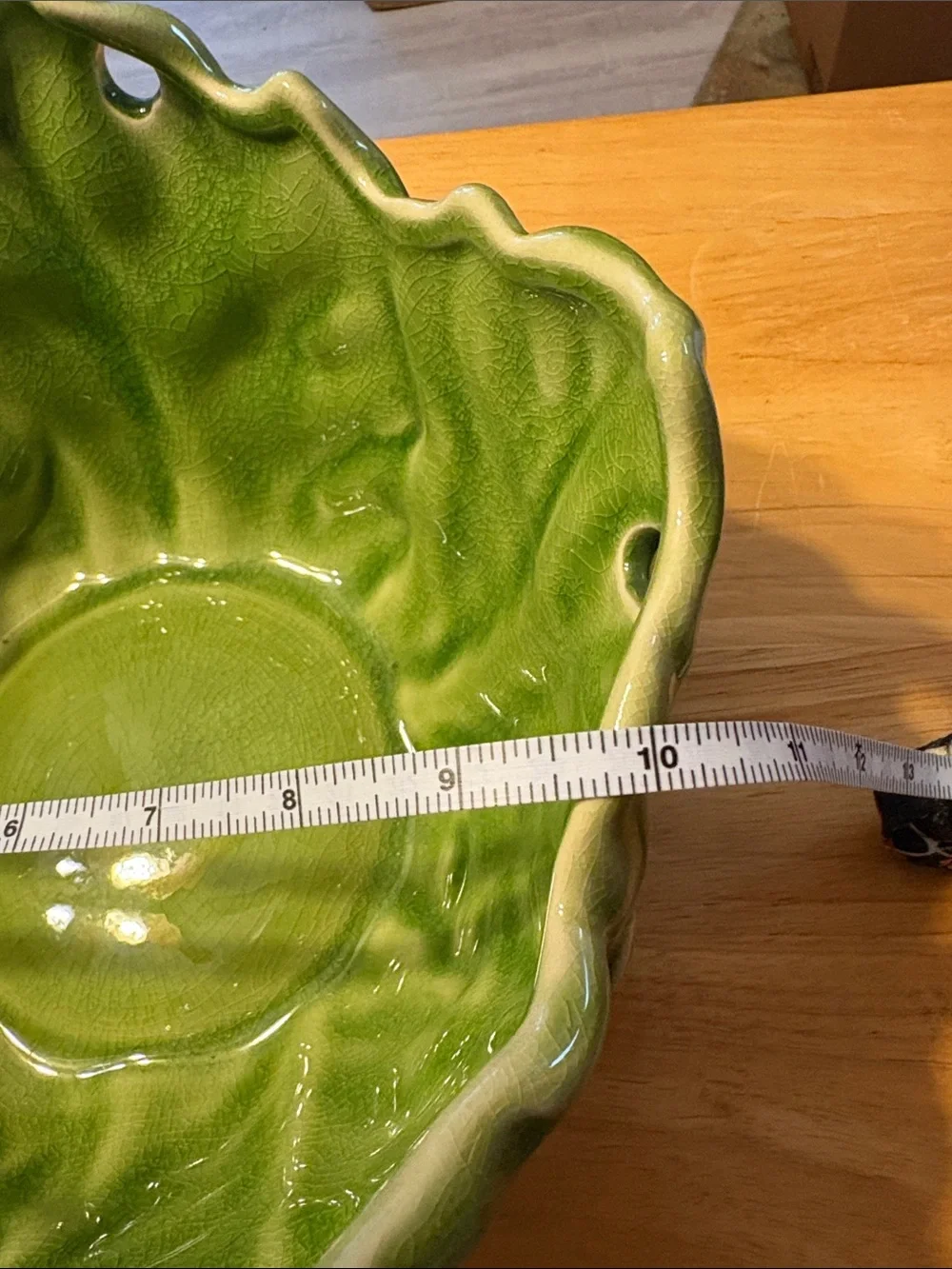 Kohl's Glossy Green Leaf-Shaped Ceramic Bowl